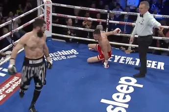 🎥 Ongekend! Beterbiev vernietigt Smith in historische titelstrijd