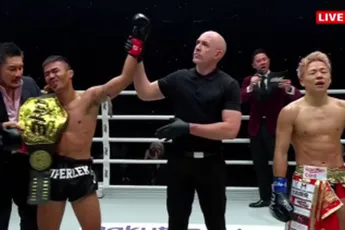 🎥 'Jankert!' Topkickbokser Takeru in tranen na verlies tegen Thaise sloper Superlek