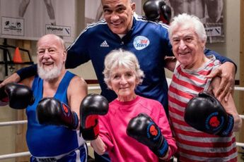 65-plussers doen recordpoging boksen in Olympisch Stadion: 'Nooit te oud'