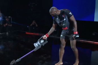 🎥 Doumbe wint met stofzuiger! Bizarre taferelen bij Bellator MMA