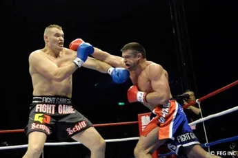 Peter Aerts onvergetelijke gevecht met reus Semmy Schilt (video)