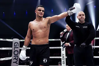 Glory's Cem Caceres betaalt zware prijs na winst op Collision 7 - carrière tijdelijk stopgezet
