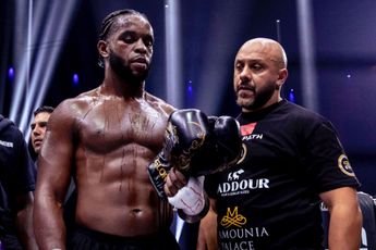 Glory-ster Abena's trainer woest: 'Meer kickboksers zullen hierdoor stoppen'