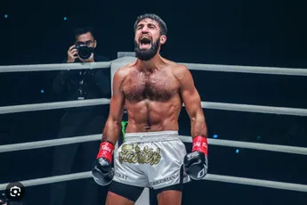 Bangkok ontploft! Kickbokser Marat Grigorian verbluft fans met brute knock-out