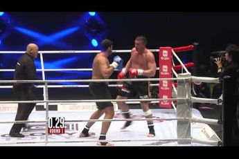 Peter Aerts sloopt Jamal Ben Saddik en laat zien wie er de baas is