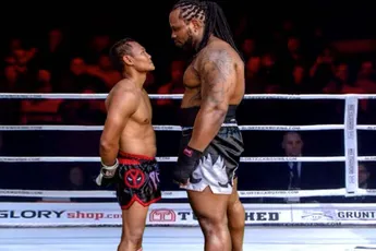 Kickboks GOD vernietigt een monster - een gevecht dat je moet zien!