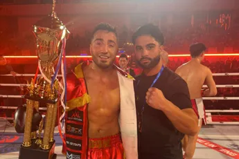 Glory's Turkse vechtmachine Tayfun Ozcan geeft Chinees pak slaag