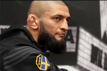 UFC's Khamzat Chimaev in tranen - draagt overleden held naar zijn graf