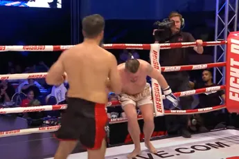 Tranen, pijn en TKO: chaotisch veteranen kickboksduel bij Enfusion
