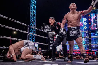 Kickboksheld Saenchai maakt 341e slachtoffer – zie hoe hij hem sloopt