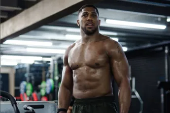 Boksheld Anthony Joshua voert in zijn 'eendje' reddingsactie uit - 'Wat een vent'