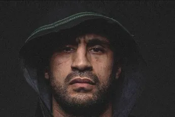 Badr Hari verloor álles, maar Glory blijft hem eren!