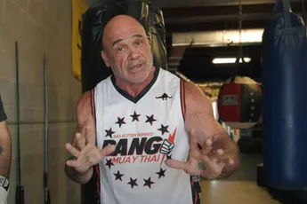 Zo blijf je ijskoud als vuisten op je afkomen - UFC held Bas Rutten legt uit hoe