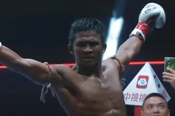 Boem! De dodelijke knockout machine met 300 gevechten - Buakaw