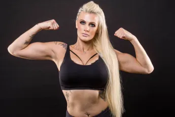 Keihard! MMA-ster Cindy Dandois kiest voor porno, tattoos en totale vrijheid