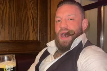 Heilige schokpost! UFC ster McGregor kroont zichzelf tot paus – internet ontploft