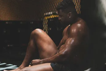 'Ik ben kapot' Topvechter Ngannou breekt na drama’s - deelt rauwe boodschap!