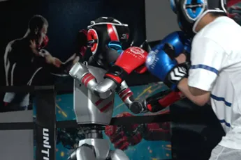 Gekkenhuis! Robot wint eerste officiële bokswedstrijd met knock-out