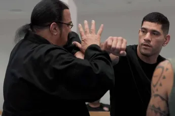 Steven Seagal leert UFC ster Alex Pereira nieuwe vechtmoves - Het werkt echt!