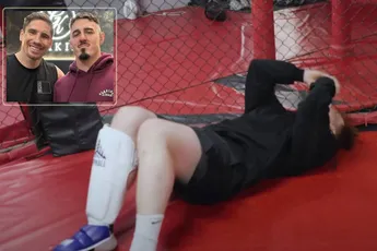 YouTuber valt flauw na trap van UFC kampioen - van Rico geleerd?