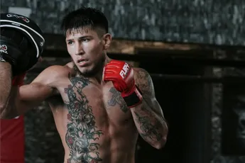 Oor ontploft: MMA vechter zwaar verminkt na bloederige knock-out