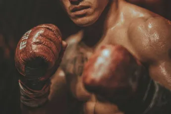 Dood kickbokser groot mysterie: topvoetballer en familie blijven met vragen achter na tragisch verlies