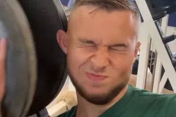 Idiote stunt! Jiu-jitsu beginner riskeert oor voor de ‘perfecte’ look