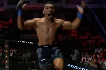 Wat een stoot! MMA-vechter redt zichzelf met magische uppercut