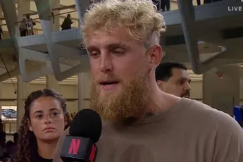 Pikant! Jake Paul tekent bokser die lingerie staredowns doet - wie is zij?