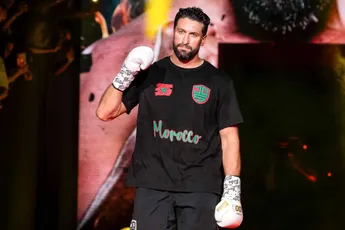 Jamal Ben Saddik keert terug in de ring - Fans snappen niks van Glory-toernooi!