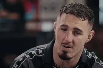 UFC kampioen Aspinall dreigt fans grens niet op te zoeken: 'Dan vallen er klappen'