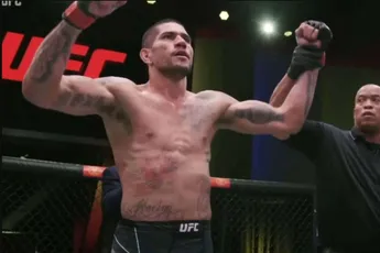 UFC held Alex Pereira traint weer als een monster - 'Bro bereidt zich voor op oorlog'