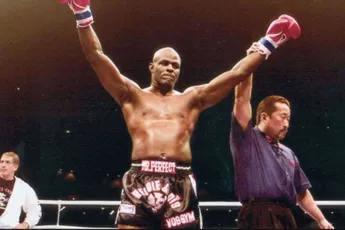 Kickboksheld Hoost haalt hard uit: vergelijkt UFC-kampioen met nepvechter