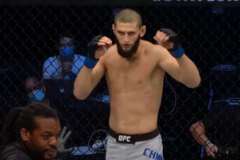 Is dit oneerlijk? Uitdager Chimaev oogt monsterlijk naast UFC kampioen Du Plessis