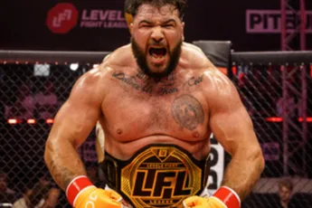 Halve Nederlander Vanilla Gorilla krijgt UFC gevecht - echte knock-out machine