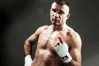 Kickboksheld Peter Aerts schakelt drie tegenstanders genadeloos uit