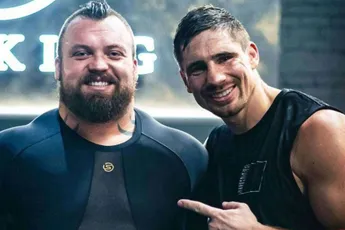 Nederlandse WWE ster wil bij Glory de ring in - sterkste man Eddie Hall slopen