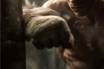 1-0! Topbokser wint bizar bare-knuckle debuut maar stopt meteen | video