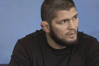 UFC-ster Khabib haalt uit naar Mayweather en niet om Mike Tyson gevecht