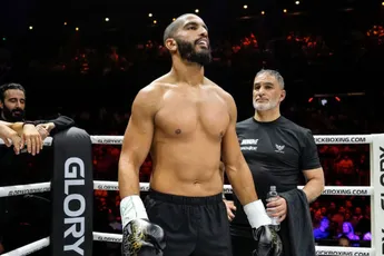 Glory vechter Mo Amine slaat lafaards keihard onderuit - spanning stijgt