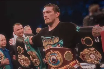 Boksheld Oleksandr Usyk krijgt keihard ultimatum: vecht of lever je titels in