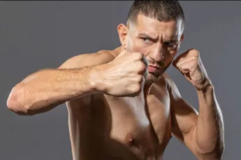 Glory kickbokser Özçağlayan wacht niet af - pakt gevecht elders!