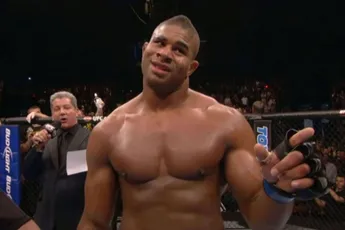 UFC held Alistair Overeem overschaduwd door vrouw Sophie