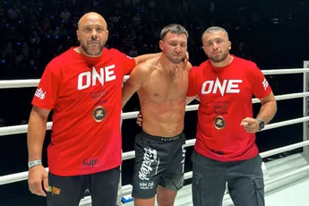 Jamal Ben Saddiks coach Said El Badaoui ziet kickboks protege schitteren in Bangkok