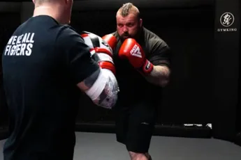 Sterkste man Eddie Hall begint training voor gevecht - gaat voor alles of niets