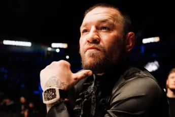 Fans in tranen: UFC-vechticoon McGregor verrast doodziek kind in Rome