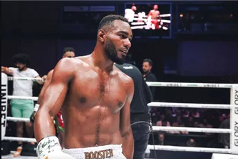 Kickbokser Semeleer stuurt Glory glashelder signaal met keiharde winst op Curaçao