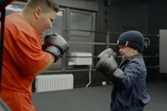 Hasbulla slaat toe: 9-jarige TikTok-ster geklapt in de ring (video)