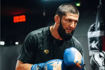 Bizar! UFC vechtmachine Chimaev verrast met transformatie - wat gebruikt hij?