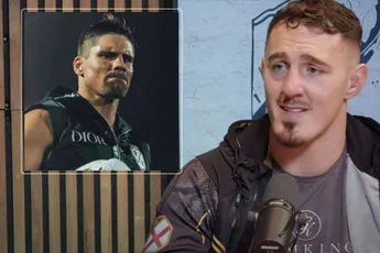 Ondanks steun Rico Verhoeven - UFC-held Aspinall onderuit gehaald door legende